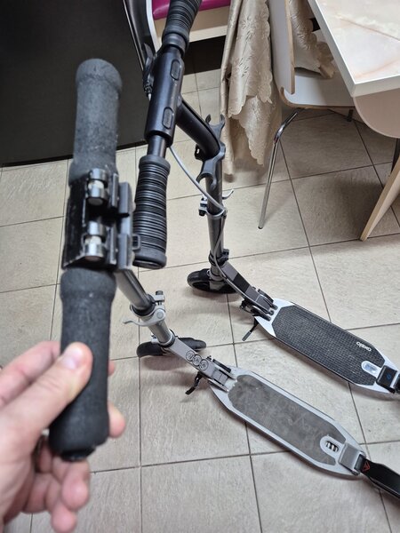 Doua trotinete Oxelo, adulti/ copii, roti 200 mm, suspensii, 350 lei ambele