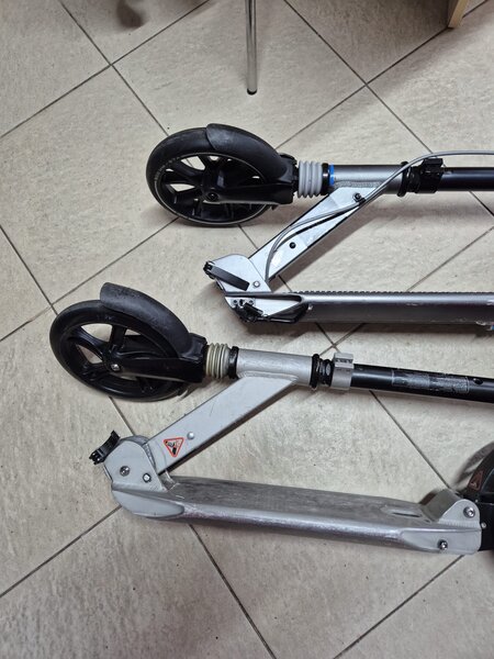 Doua trotinete Oxelo, adulti/ copii, roti 200 mm, suspensii, 350 lei ambele