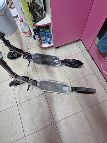 Doua trotinete Oxelo, adulti/ copii, roti 200 mm, suspensii, 350 lei ambele