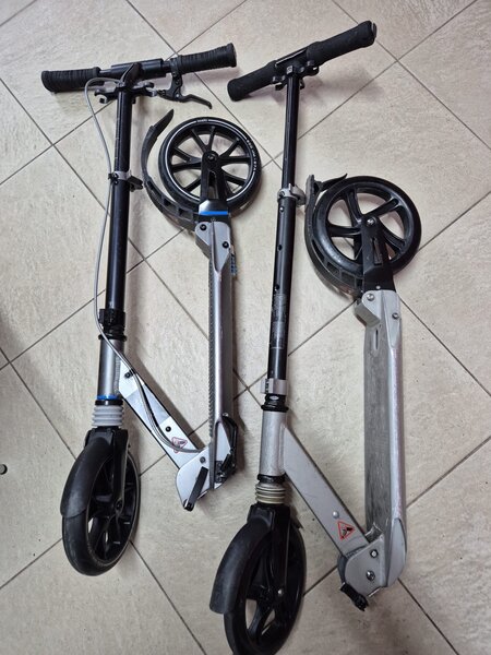 Doua trotinete Oxelo, adulti/ copii, roti 200 mm, suspensii, 350 lei ambele